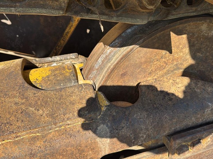 2008-deere-750j-xlt-image-21