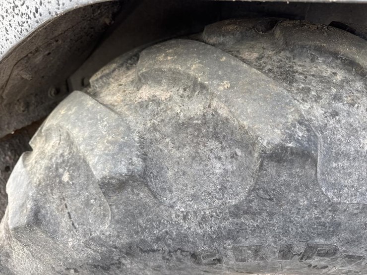 2007-case-570m-xt-image-47