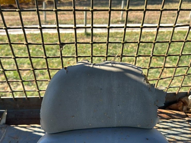 2008-deere-750j-xlt-image-46