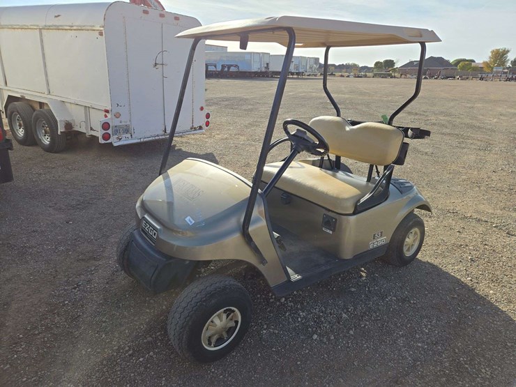 2017-e-z-go-txt-elite-lithium-golf-cart-image-1