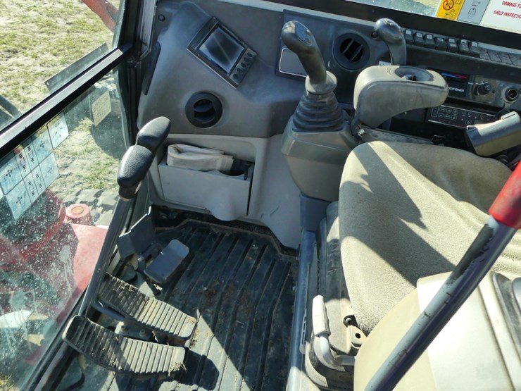 takeuchi-tb235-2-image-14