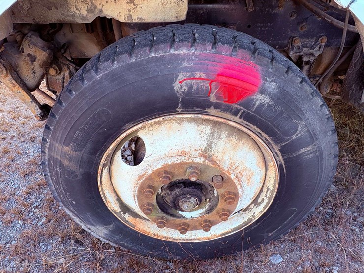 freightliner-t/a-water-truck-image-6