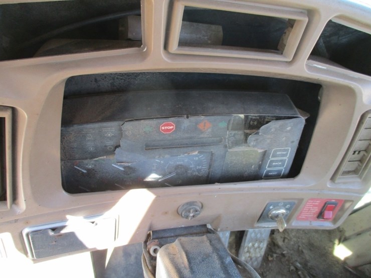 2000-deere-624h-image-11