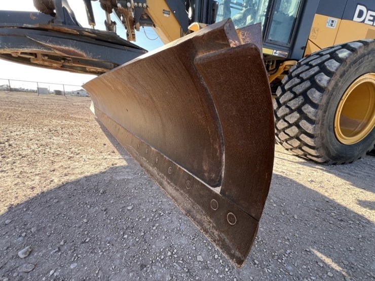 2018-deere-872gp-image-15