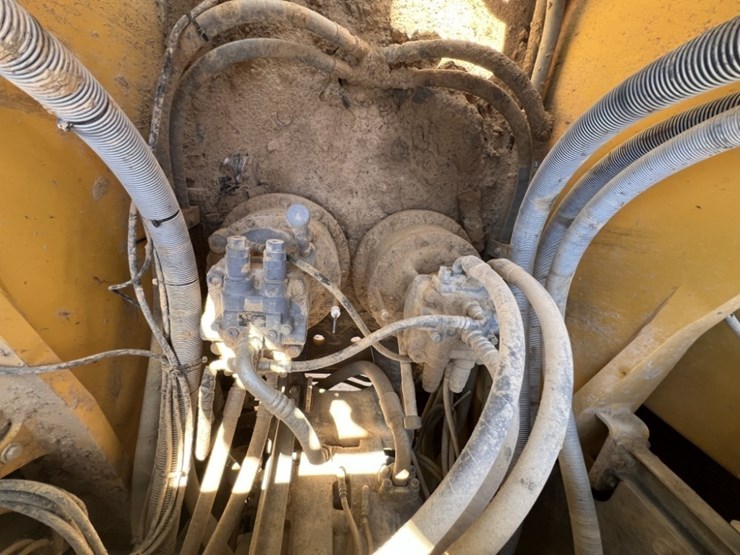 2019-deere-670g-lc-image-51