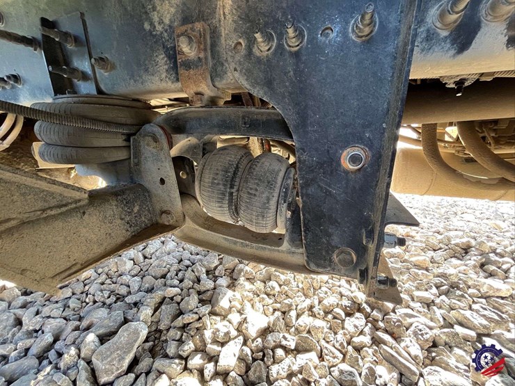 2020-freightliner-122sd-image-42