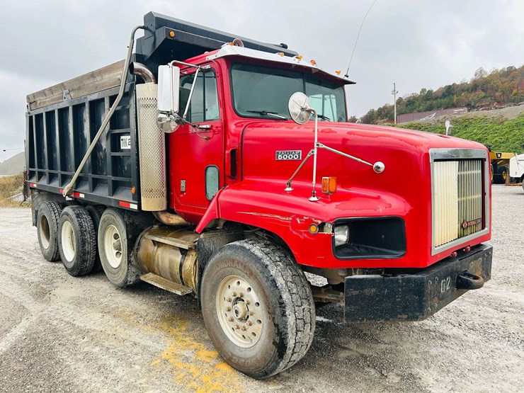 1997-international-paystar-5000-image-5