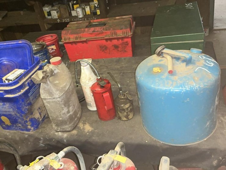 #769-•-oil-cans,-and-assorted-parts-image-1