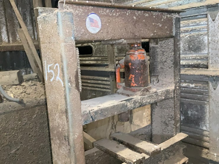 #152-•-shop-press-image-3