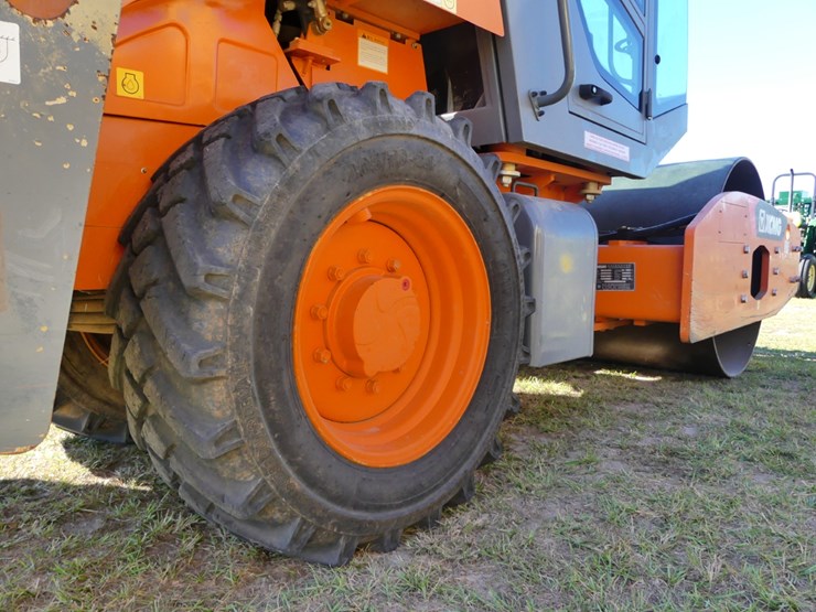 2018-xcmg-cv83pd-image-6