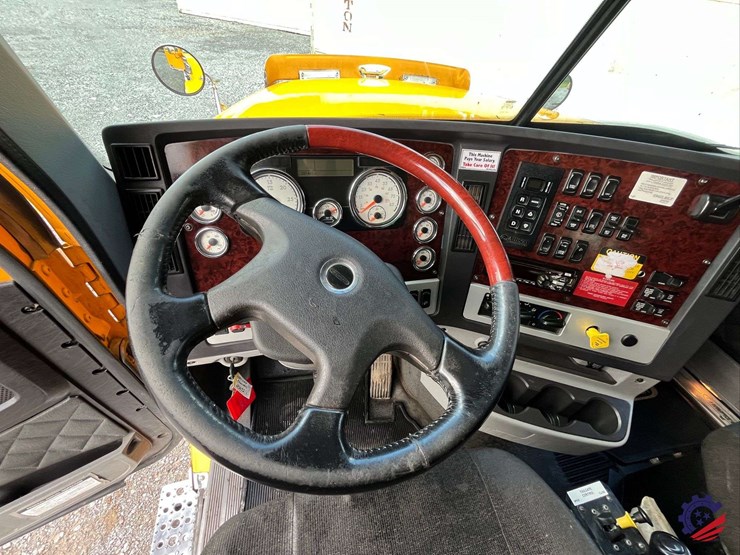 2020-freightliner-122sd-image-67