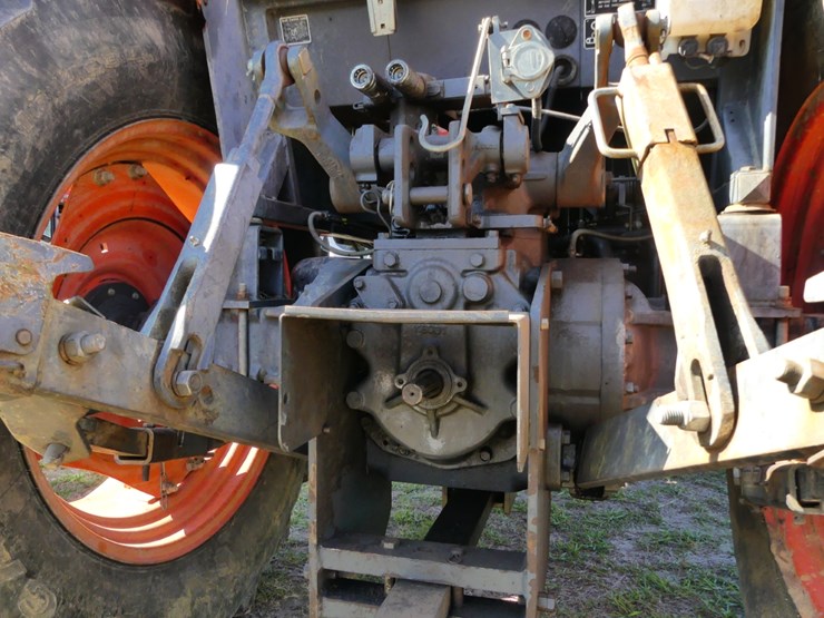 2009-kubota-m108s-image-6