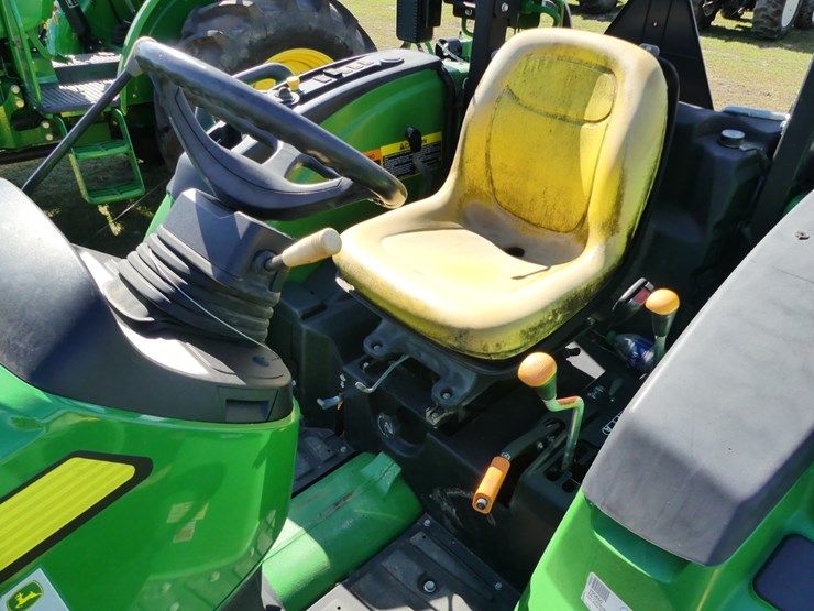 2018-john-deere-4052m-image-12