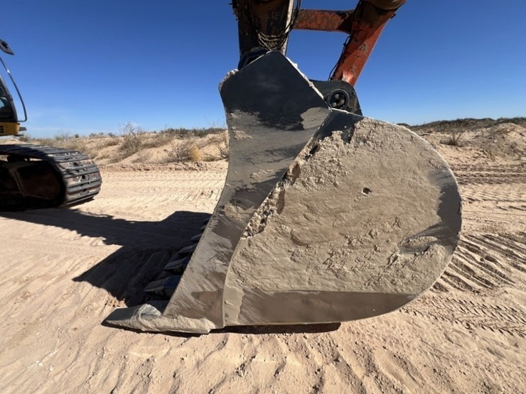 2019-deere-670g-lc-image-18