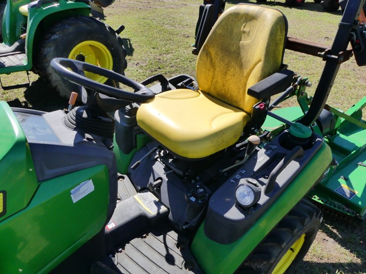 2018-john-deere-1025r-image-10