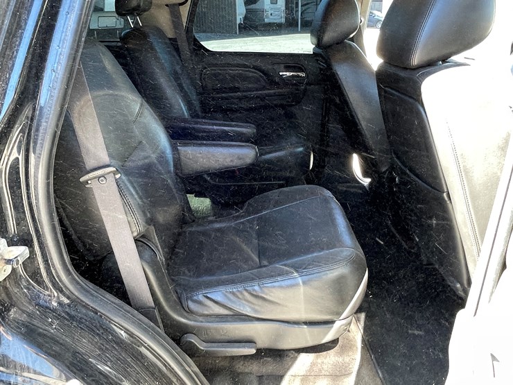 2010-cadillac-escalade-image-86