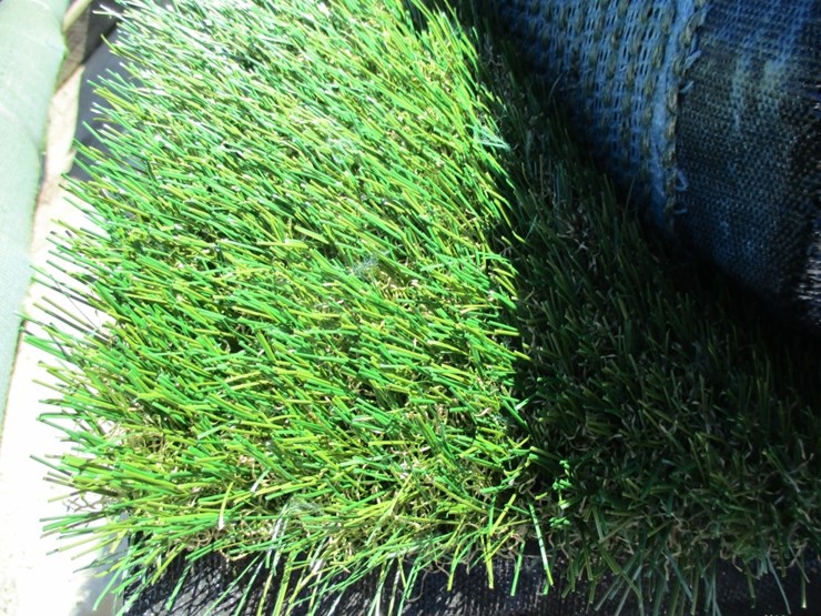 unused-roll-of-artificial-turf-image-4