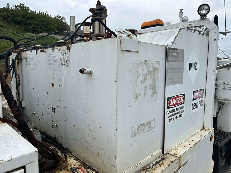 1989-mack-r690t-fuel-&-lube-truck-image-57