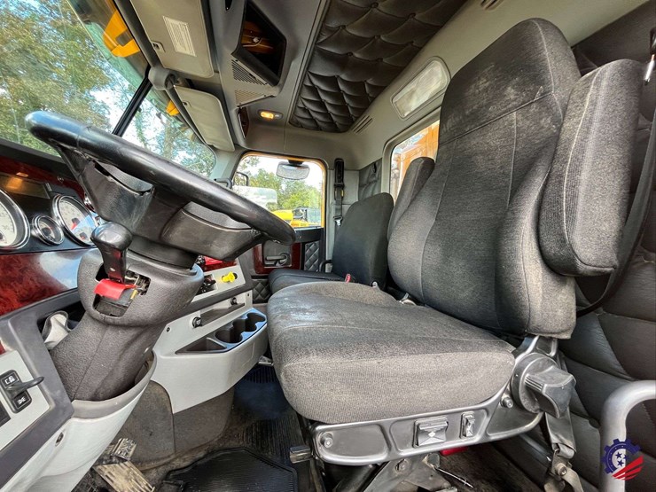 2020-freightliner-122sd-image-64