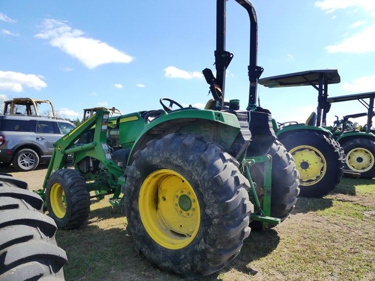 2019-john-deere-4044m-image-4