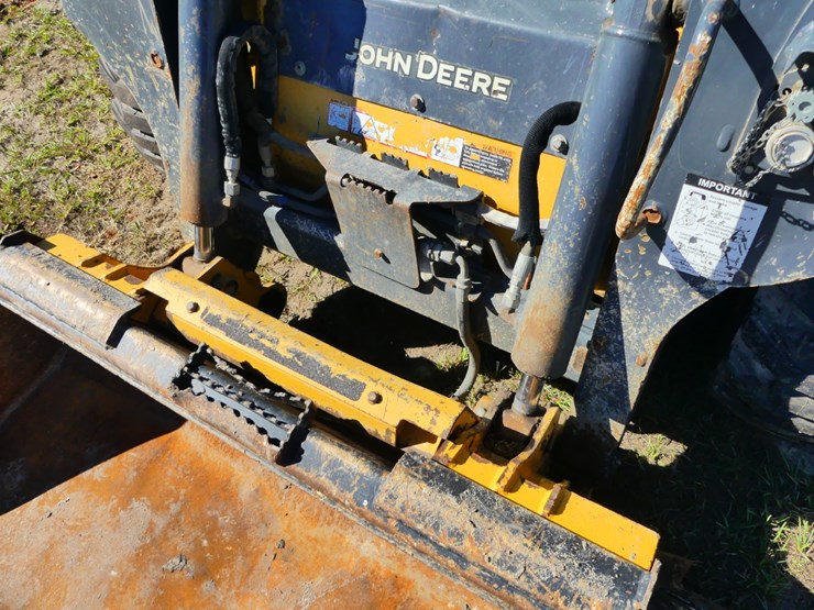 2023-deere-318g-image-12