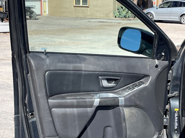 2010-volvo-xc90-image-40