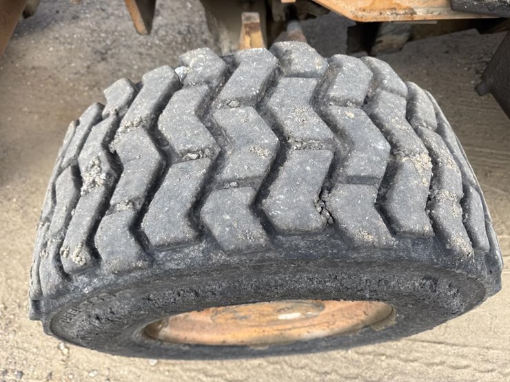 2007-case-570m-xt-image-41