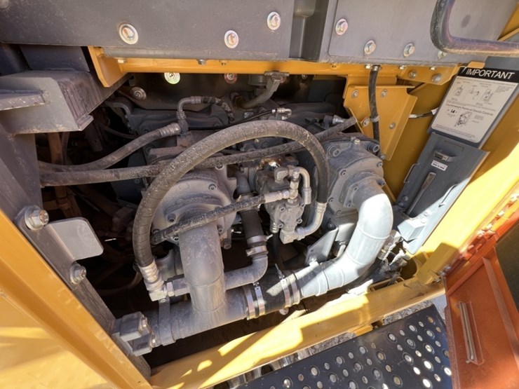 2019-deere-670g-lc-image-60