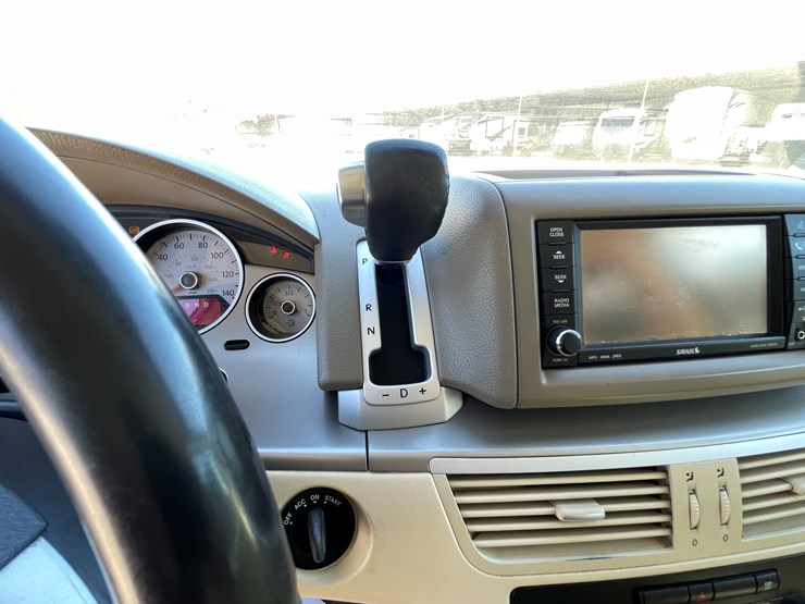 2010-volkswagen-routan-image-61