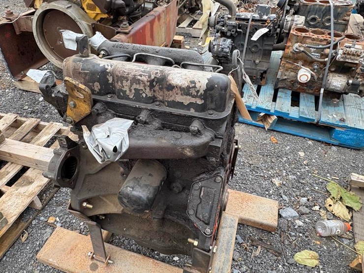 new-holland-l783-image-1