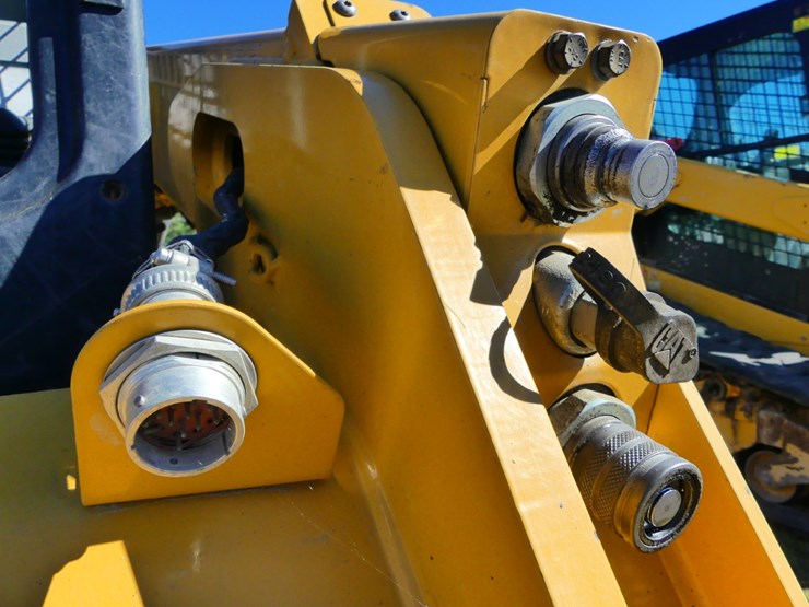 2021-caterpillar-259d3-image-10