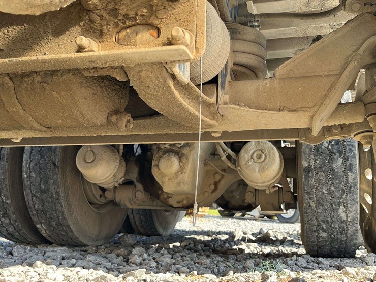 2020-freightliner-122sd-image-37