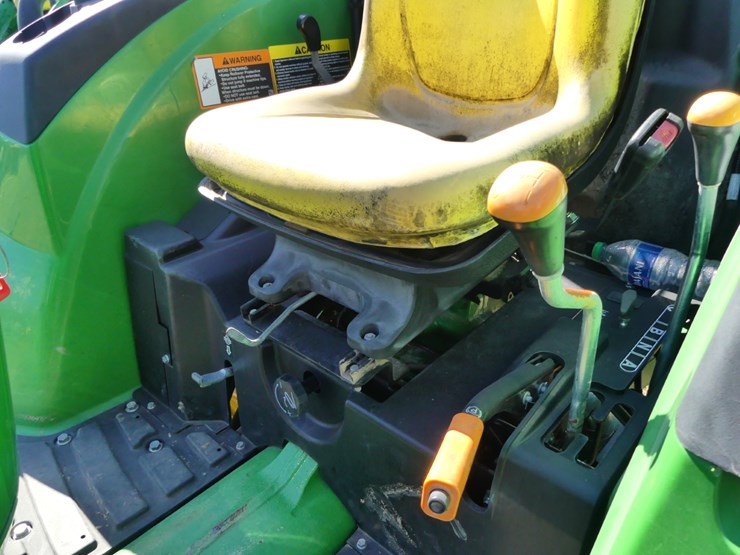 2018-john-deere-4052m-image-13
