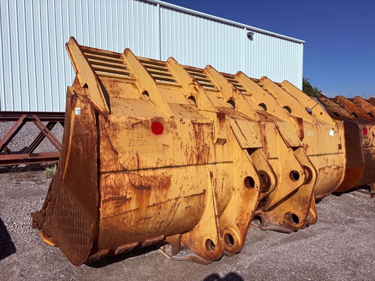 988b-spade-nose-loader-bucket-image-4