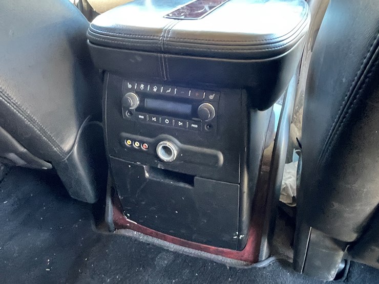 2010-cadillac-escalade-image-89