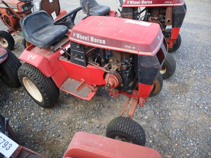 wheel-horse-lawn-&-garden-tractor-image-1