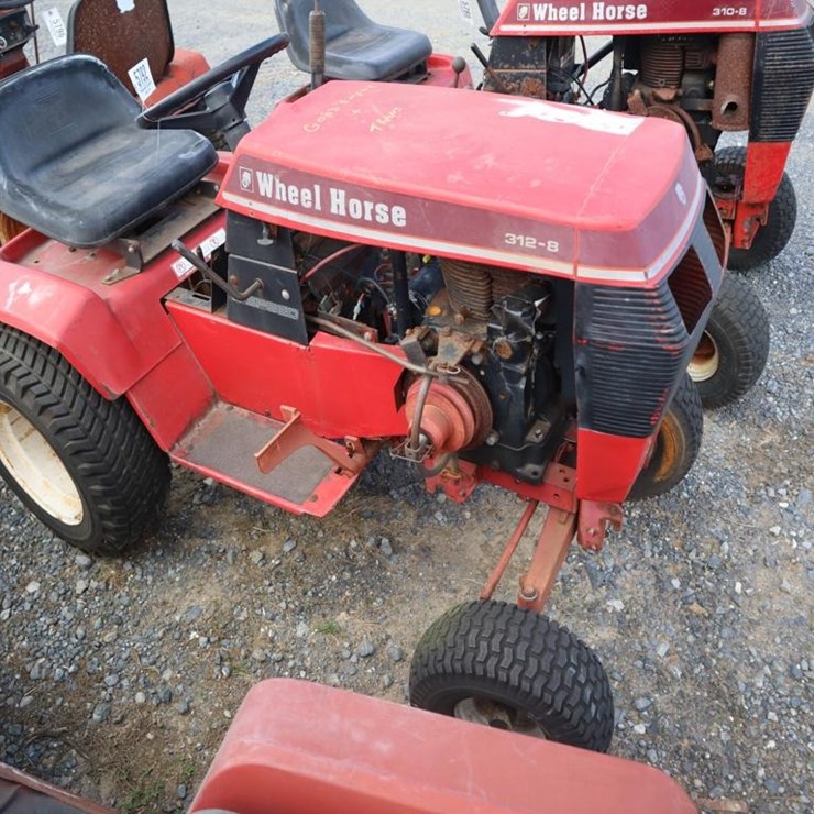 Wheel Horse Lawn & Garden Tractor