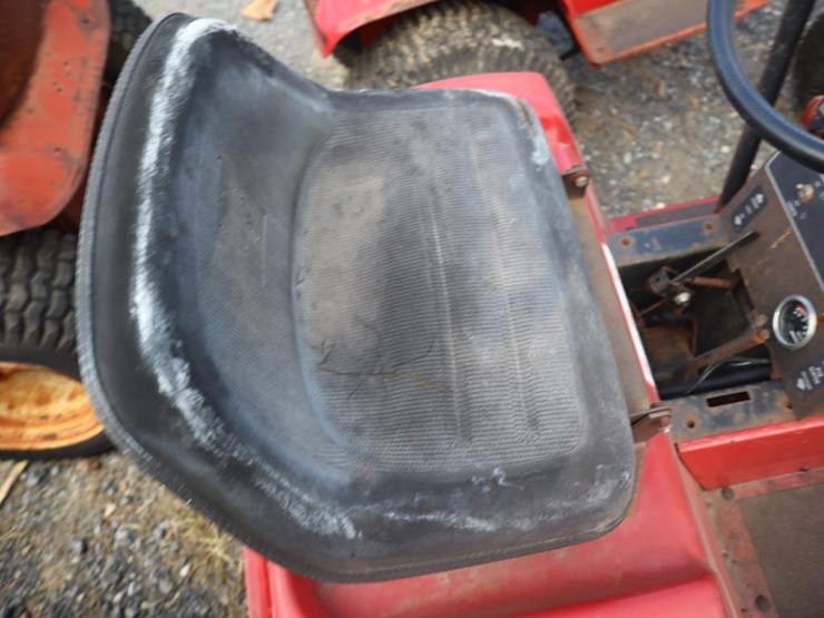 wheel-horse-lawn-&-garden-tractor-image-18