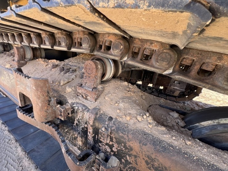 2019-deere-670g-lc-image-32