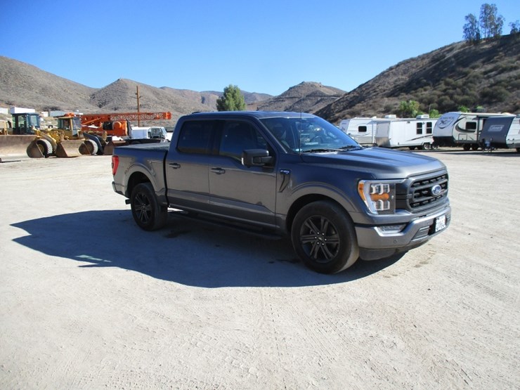2022-ford-f150-xlt-image-2