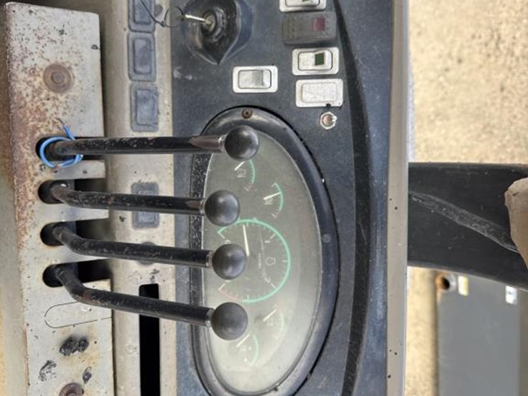 2007-case-570m-xt-image-35