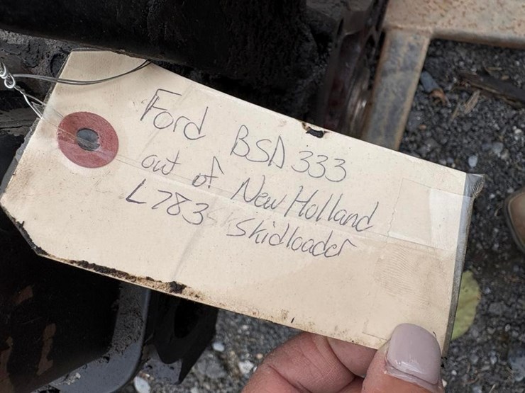 new-holland-l783-image-6