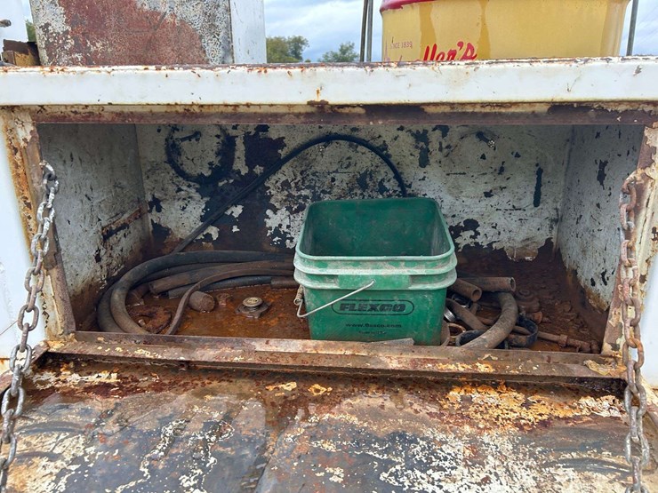 1989-mack-r690t-fuel-&-lube-truck-image-69