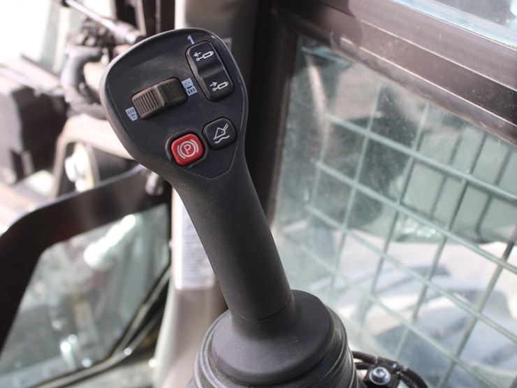 2023-new-holland-l328-image-35