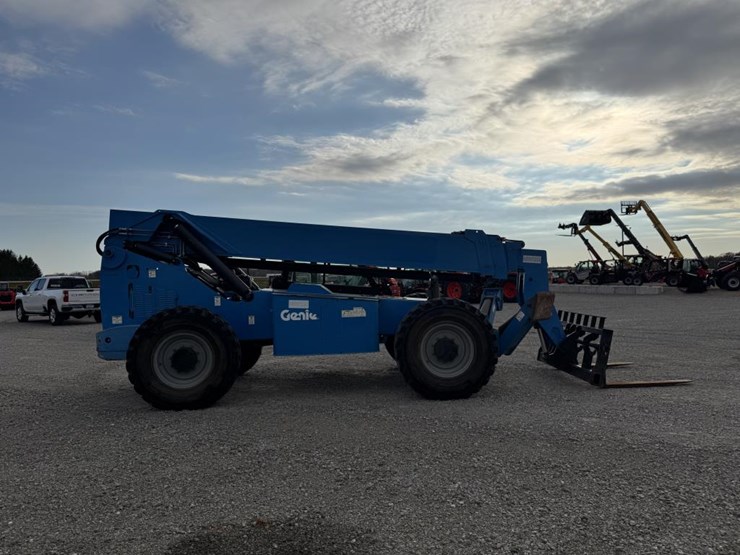 #1460-•-2014-genie-1056-telehandler-image-6