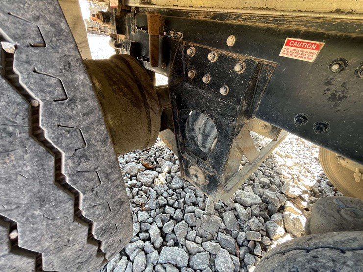 2020-freightliner-122sd-image-47