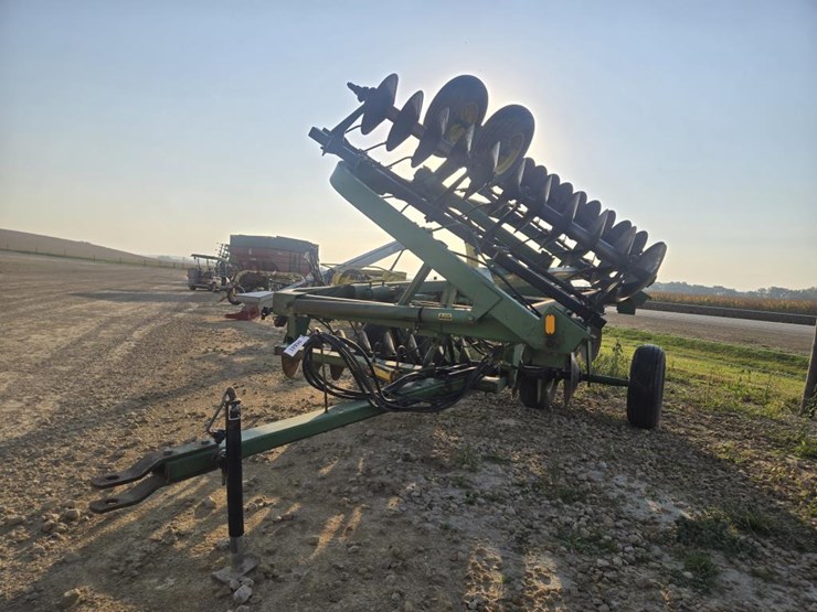 john-deere-220-image-14