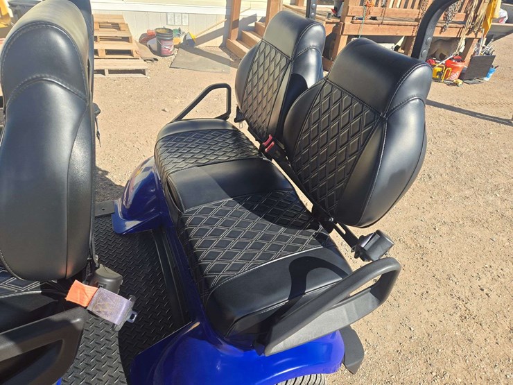 2024-gussi-italia-vivid-ev-peak-4f-lithium-golf-cart-image-9