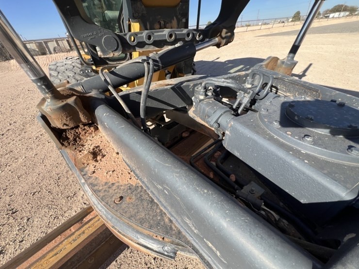 2018-deere-872gp-image-31