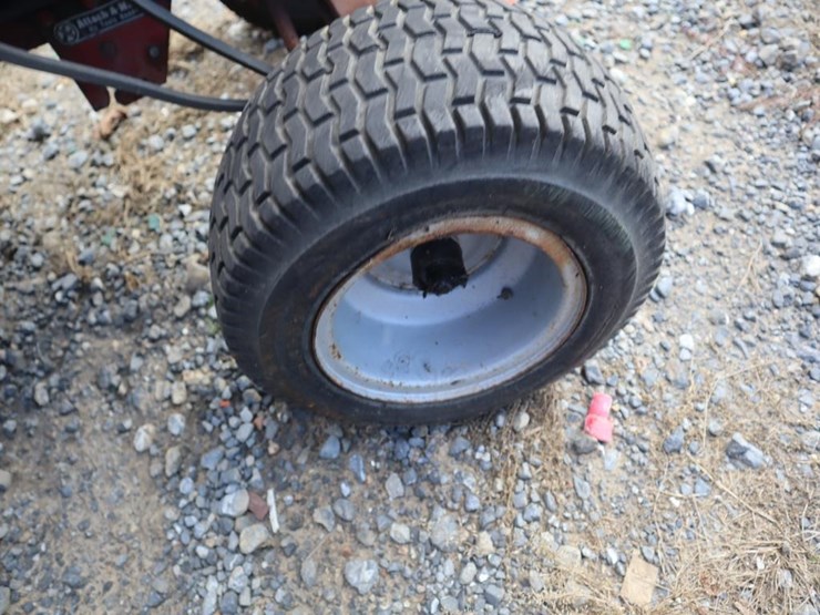 wheel-horse-lawn-&-garden-tractor-image-10